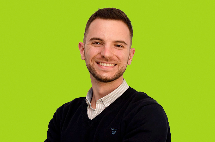 Fotografia de  Ex-trainee – Digital Strategy & Product Team Lead - João Rodrigues sobre fundo verde